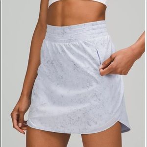 NWT Lululemon Hotty Hot High Rise Skirt Long in Gravel Dust Pastel Blue Size 6